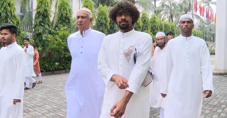 দেশের মাটিতে প্রথমবারের ঈদ  করলেন হামজা চৌধুরী